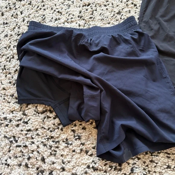 3 Men’s Alo Workout shorts (S) - Picture 7 of 8